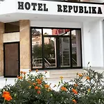Hotel Republika 4*