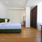 Republika 4* Berat